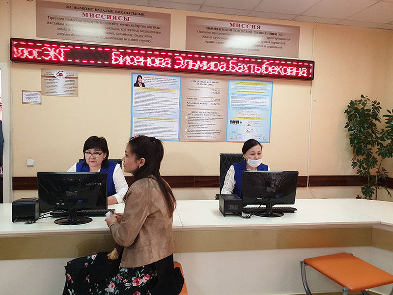 Более 150 тыс человек в Шымкенте записываются к врачам через смартфоны