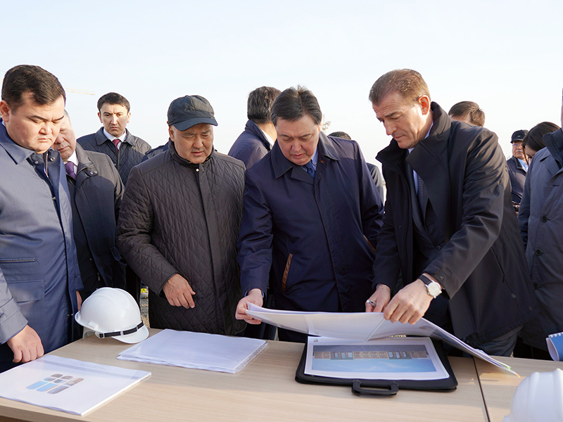 Премьер-министру РК показали стройку в Туркестане