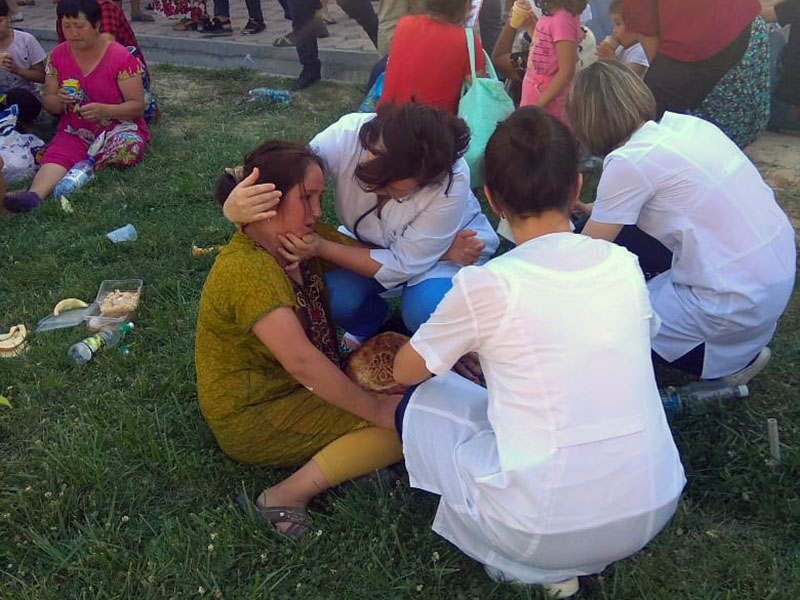В голодные обмороки падали пострадавшие из Арыси, эвакуированные в мечеть Шымкента