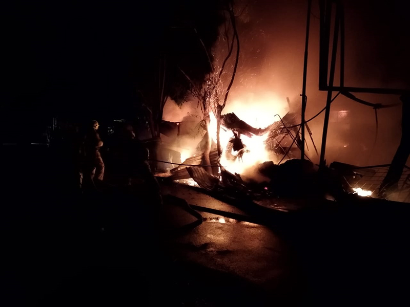 В Шымкенте горел жилой дом барачного типа