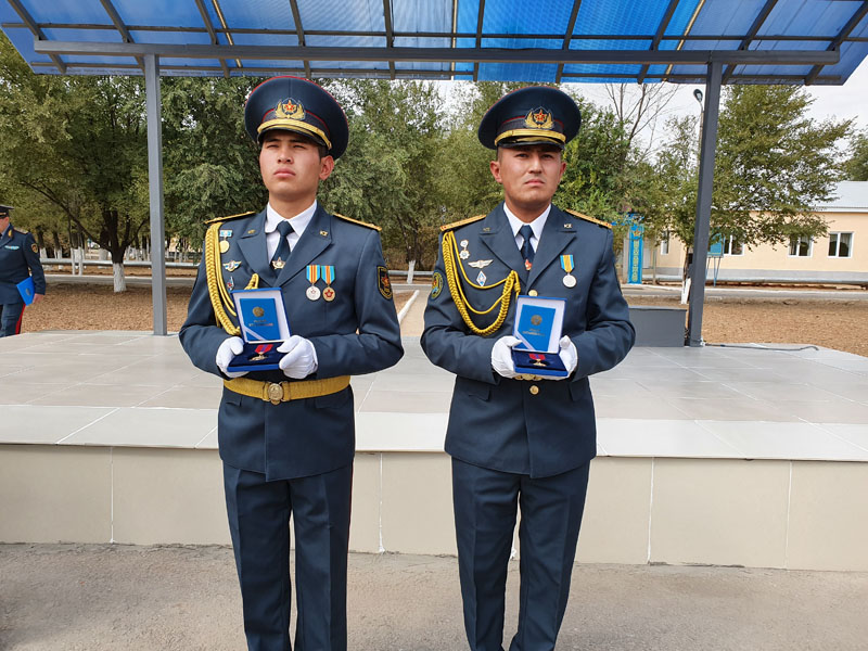 Посмертные награды получили военнослужащие, ликвидировавшие пожар на складах боеприпасов в Арыси