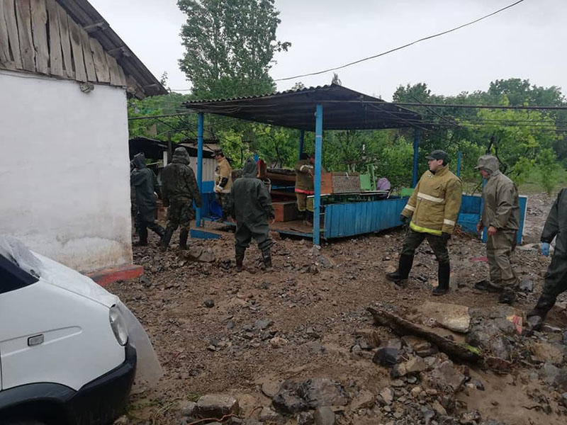 Из-за разлива реки Бадам в Шымкенте эвакуируют жителей ближайших домов