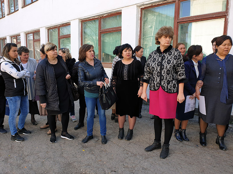 Учителя школы Шымкента боятся возвращение уволенного директора