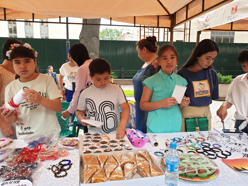 Более ста школьников Шымкента приняли участие в детской ярмарке