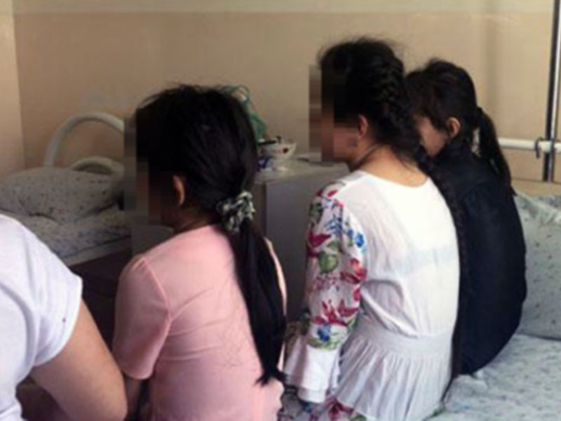 В Туркестане перед судом предстала мачеха, которая истязала приемных дочерей