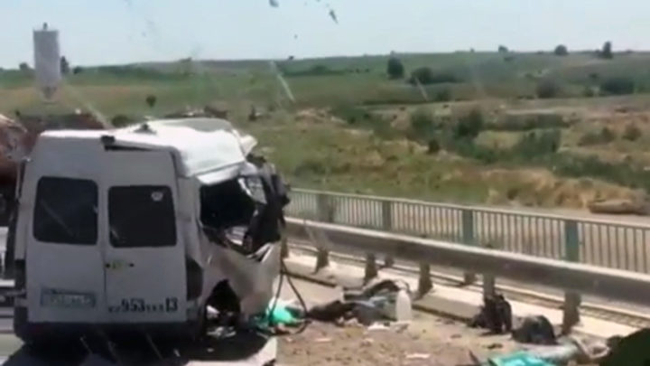 Из-за столкновения «Камаза» и микроавтобуса погибли люди в Туркестанской области