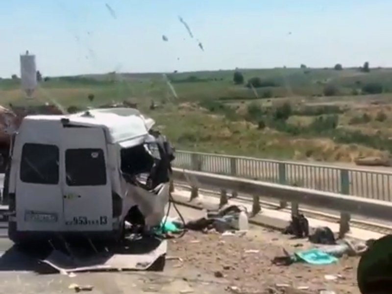 Из-за столкновения «Камаза» и микроавтобуса погибли люди в Туркестанской области