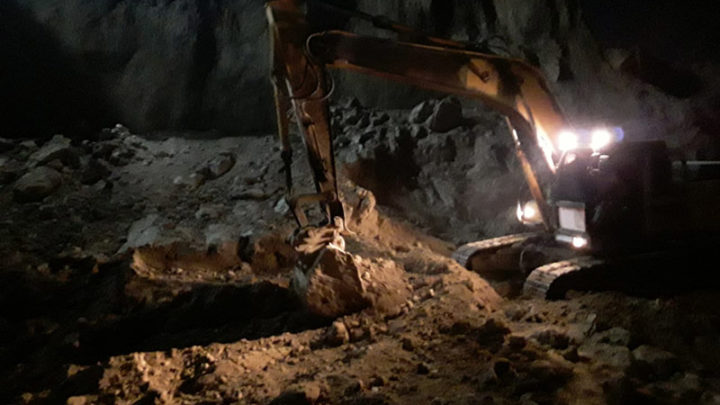На месте гибели 2 рабочих в Шымкенте стройка остановлена