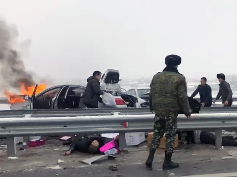 Массовая авария на трассе Шымкент-Сарыагаш произошла из-за гололеда