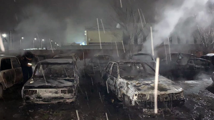 Автомобили на штрафстоянке поджог житель Туркестанской области