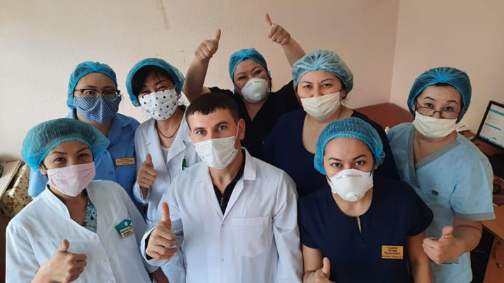 Врачи, работающие во время карантина в больницах Шымкента, поделились своими фотографиями
