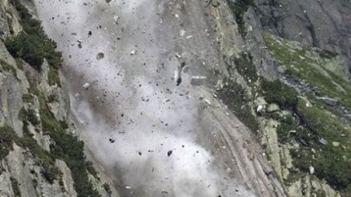 В расщелину глубиной 30 метров упала погибшая туристка в Туркестанской области