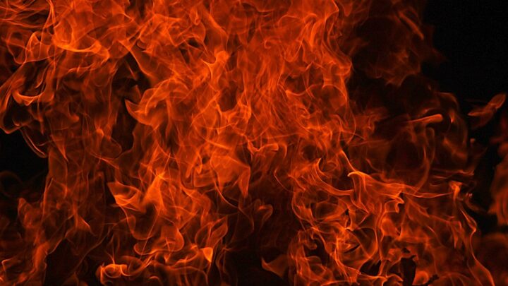 Пожар оставил без офисов кондитерское предприятие в Шымкенте