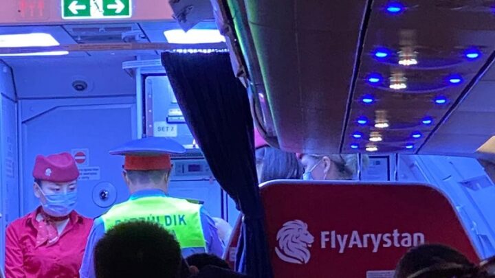 Пассажиров рейса «Шымкент – Нур-Султан» наказали за хулиганство на борту