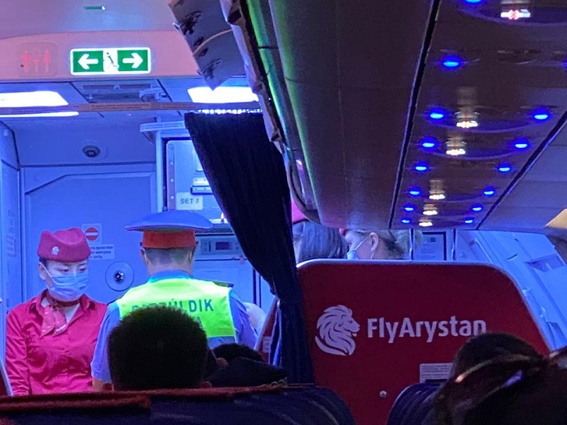 Пассажиров рейса «Шымкент – Нур-Султан» наказали за хулиганство на борту
