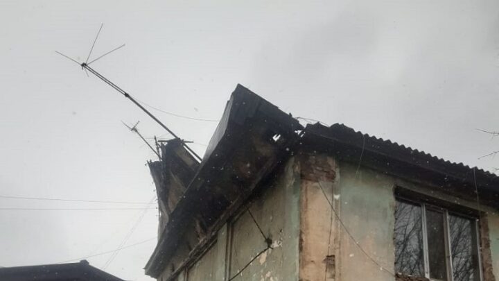 Из-за дождя обрушилась крыша дома в Шымкенте