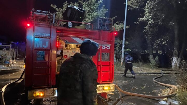 9 человек эвакуировали из-за пожара в многоэтажке Шымкента