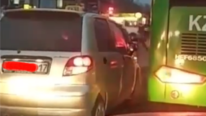 За столкновение с такси в Шымкенте наказали водителя «Газели»