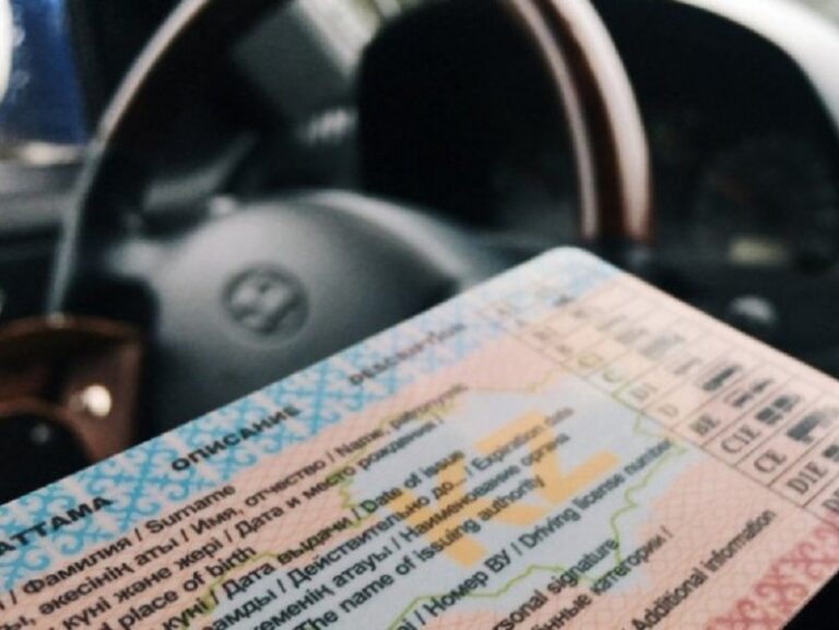 Водителям Казахстана можно будет не возить с собой права и