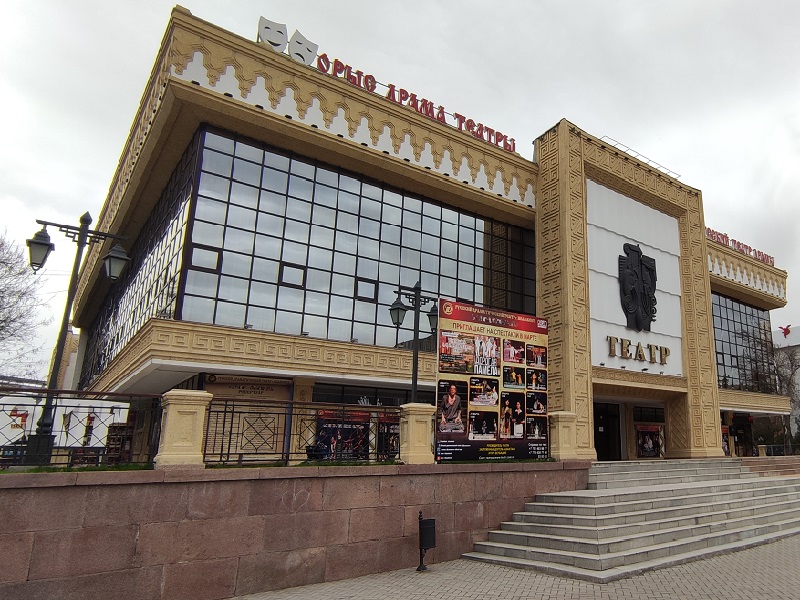 В Шымкенте русский драматический театр приглашает на майские спектакли