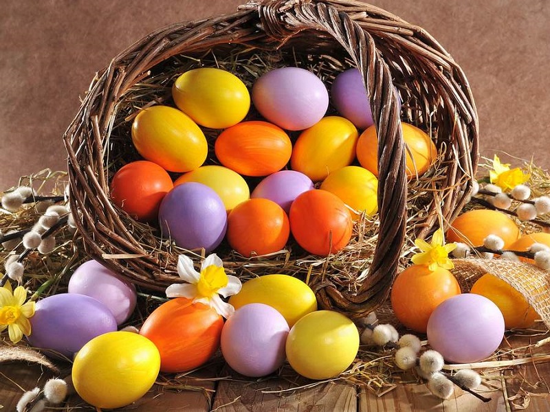 Топ -10 способов покраски пасхальных яиц без химии