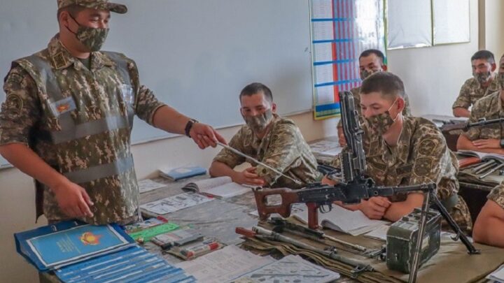 В Шымкентском гарнизоне более 900 военных специалистов