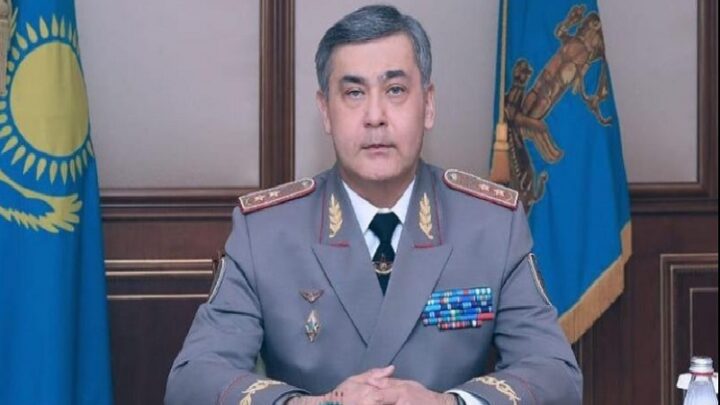 Президент Казахстана принял отставку министра обороны
