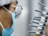 Вакцинацию от covid-19 школьников в виде капель в МОН РК назвали фейком