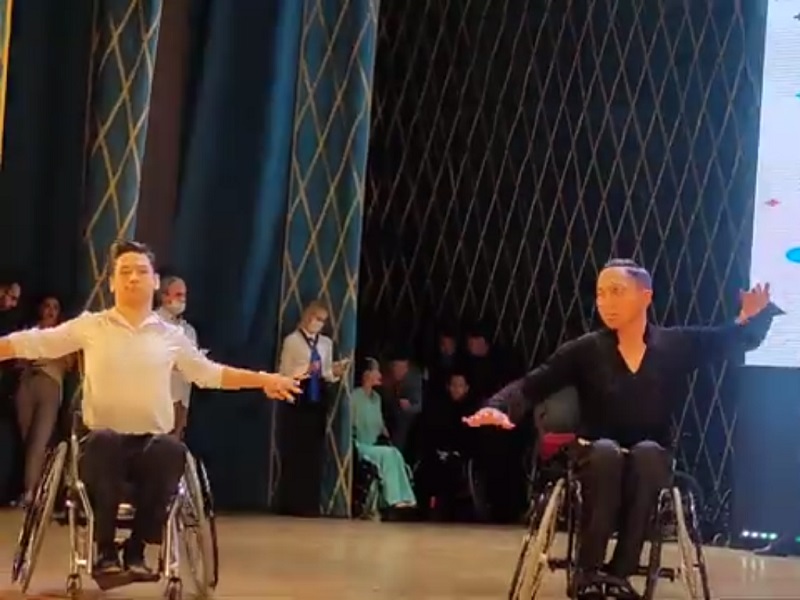 Турнир по спортивным танцам на инвалидных колясках прошел в Шымкенте
