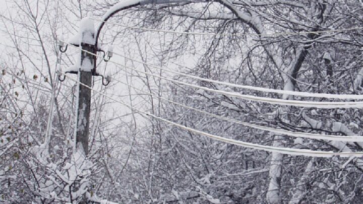 Более 32 тысяч абонентов из-за непогоды остались без электричества в Туркестанской области