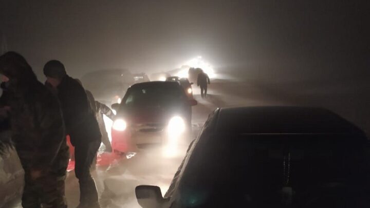 53 машины застряли в снегу в Туркестанской области