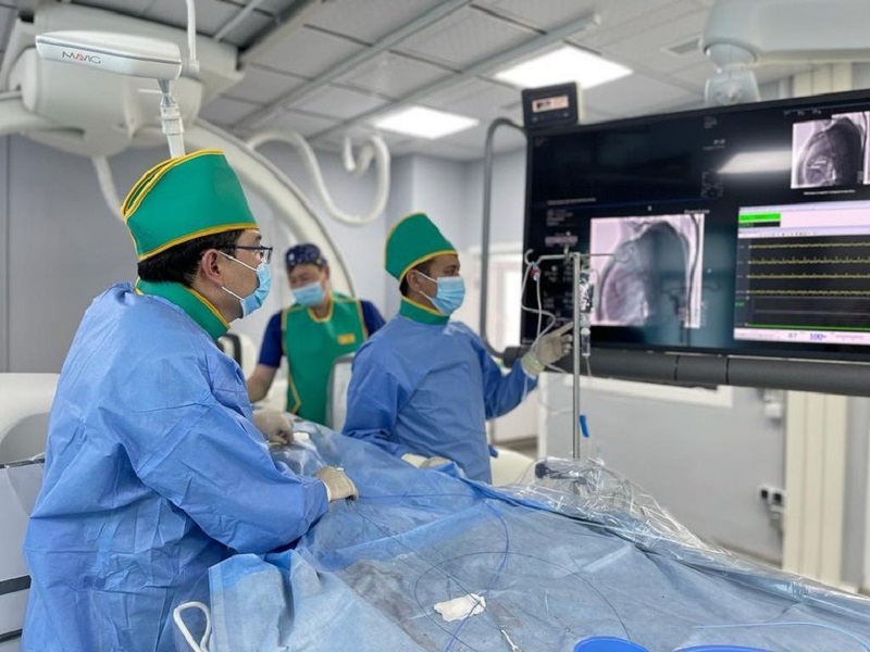 Врачи из Шымкента сделали операцию ребенку впервые на сердце