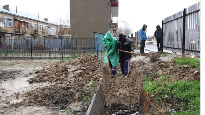 Дождевые воды затопили почти 300 дворов в Туркестанской области