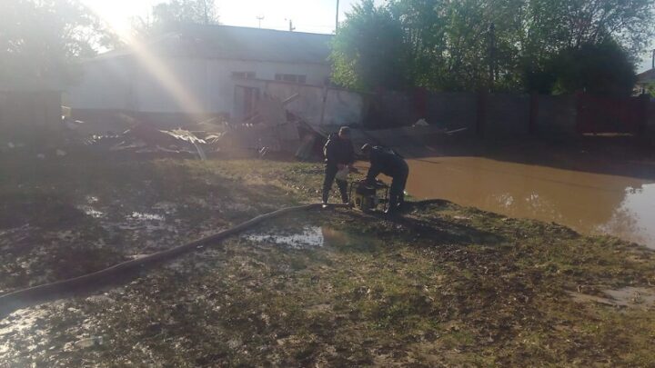 Пострадавшим от непогоды в Туркестанской области полностью возместят ущерб