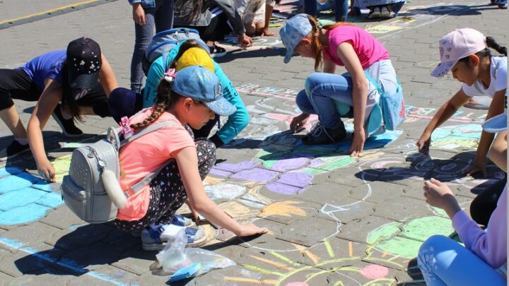 В регионах Казахстана вводится должность уполномоченного по правам ребенка