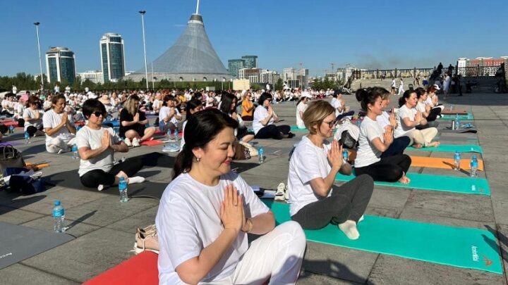 Министр здравоохранения РК приняла участие в открытии 8-ого Международного дня йоги