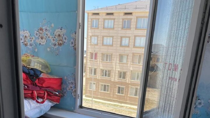Годовалый ребенок выпал с 3 этажа в Шымкенте