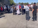 Митингующим из-за долгов по зарплате в Туркестане грозит штраф или арест
