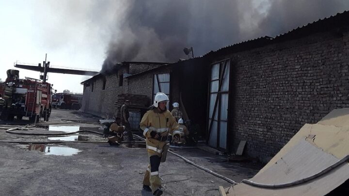 Склад со строительными материалами горел в Шымкенте