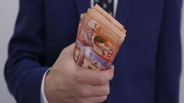 В Казахстане самая высокая зарплата в 4,5 млн тенге оказалась у руководителя гражданского строительства