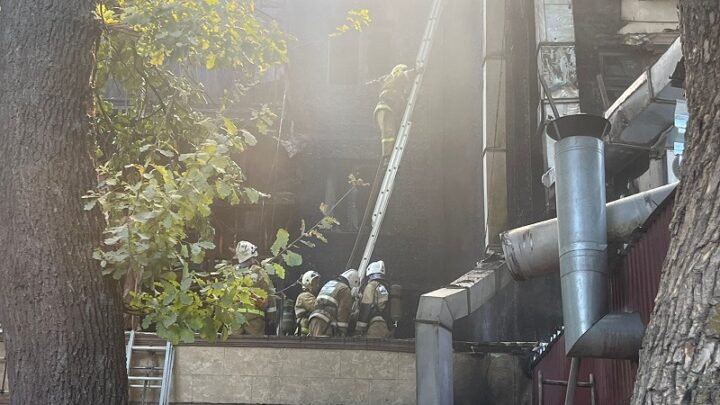 35 человек эвакуированы из-за пожара в Шымкенте