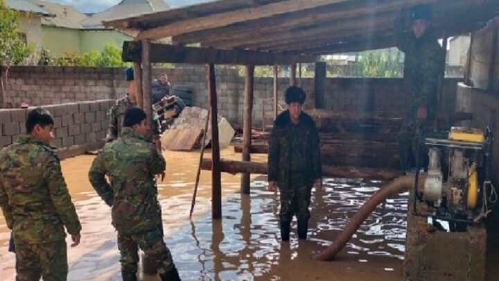 Спасатели в  3-х районах области устраняют последствия обильных дождей