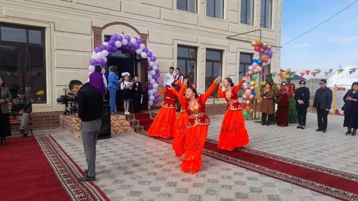 Школу и детский сад открыли в Туркестанев честь Дня Республики