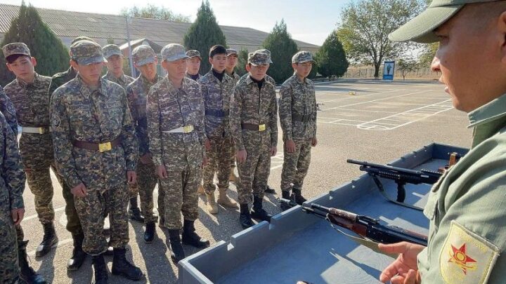Жизнь войск противовоздушной обороны показали школьникам Туркестанской области