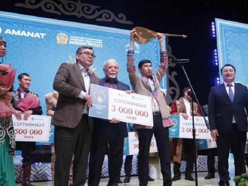 Обладателем "Золотой домбры" стал представитель Туркестанской области