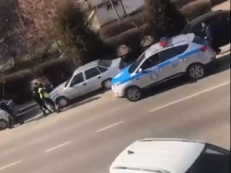 Вооруженный мужчина открыл стрельбу на улице в Шымкенте