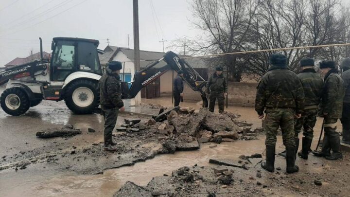 Из-за сильных дождей затоплены улицы в Туркестанской области