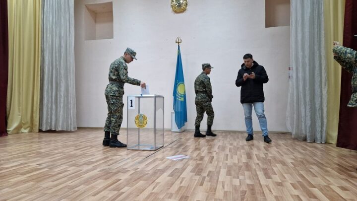 330 избирательных участков начали работу в Шымкенте