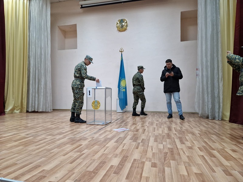 330 избирательных участков начали работу в Шымкенте