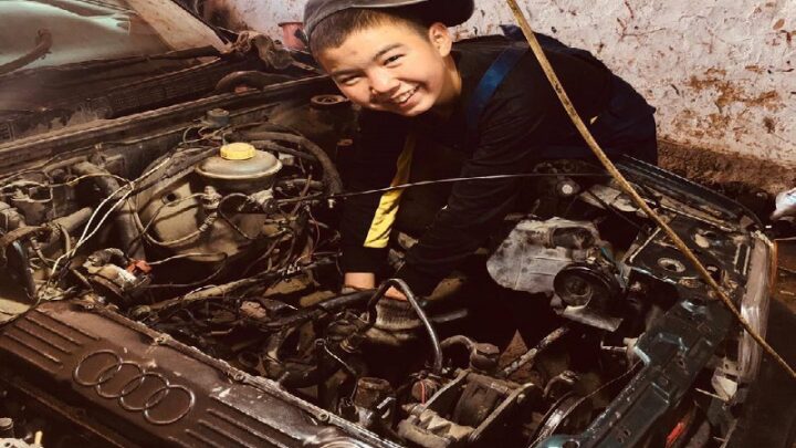 В Келесском районе 13-школьник ремонтирует автомобили
